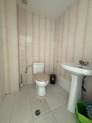 Local comercial en alquiler en Carlos Haya en Málaga