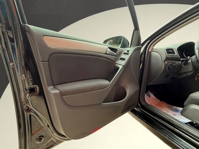 Volkswagen Golf Advance (2011)