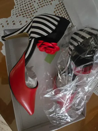 Zapato tacón medio combinado Talla 40.