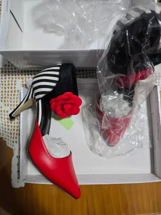 Zapato tacón medio combinado Talla 40.