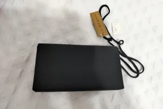 Bolso de fiesta negro raso con brillantitos