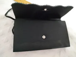 Bolso de fiesta negro raso con brillantitos
