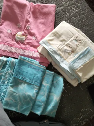 Colchón cuna con funda + regalo sabanas