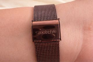 Reloj Swatch Mujer Marrón Cobre Malla Metálica