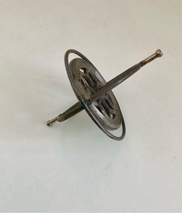 Giroscopio antiguo con instrucciones