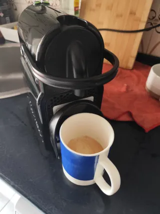 Cafetera Nespresso Negra
