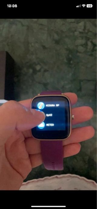 Smartwatch con cinturino viola