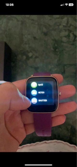Smartwatch con cinturino viola