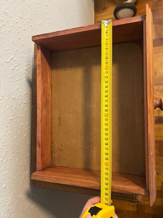 Cajonera alta de madera con flores pintadas