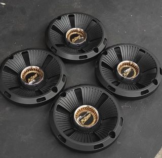 Juego 4 Tapas de Llanta Kosei Negro Dorado