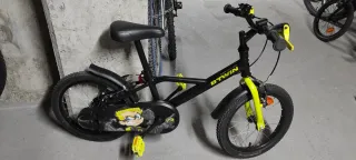 Bicicleta infantil Btwin negra y amarilla