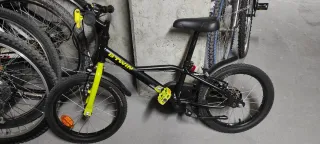 Bicicleta infantil Btwin negra y amarilla