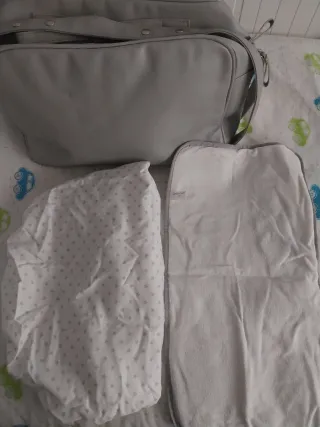 Saco Maxi-Cosi Grupo 0 Uzturre con capota a juego.