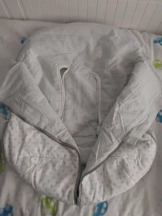 Saco Maxi-Cosi Grupo 0 Uzturre con capota a juego.