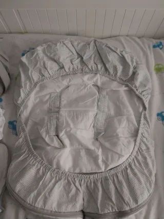 Saco Maxi-Cosi Grupo 0 Uzturre con capota a juego.