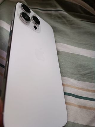 iPhone 16 Pro Max 256GB blanco en muy buen estado