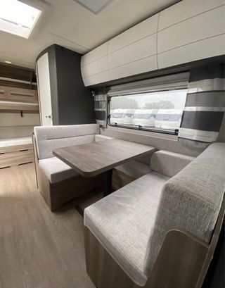 Caravana Hobby 490 KMF Excellent Edition