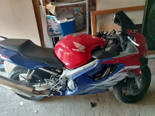 Honda CBR 600f4 del 99 110cv.