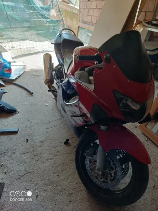 Honda CBR 600f4 del 99 110cv.