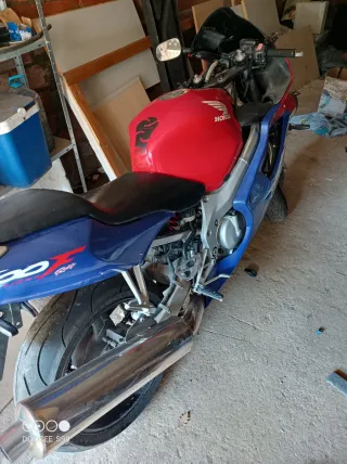 Honda CBR 600f4 del 99 110cv.