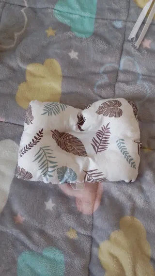 Protector cuna lunares + cojín bebé regalo