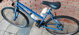 Bicicleta de paseo azul