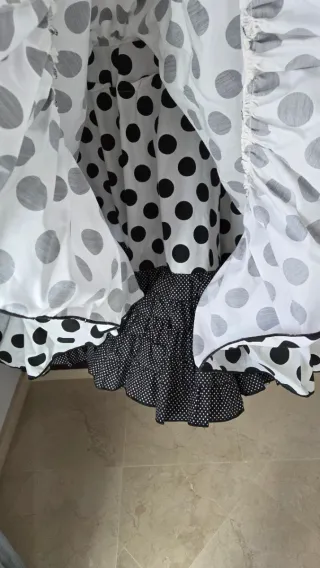 Traje de flamenca blanco y negro