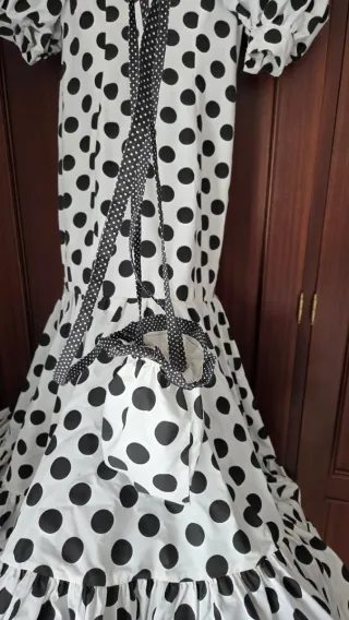 Traje de flamenca blanco y negro