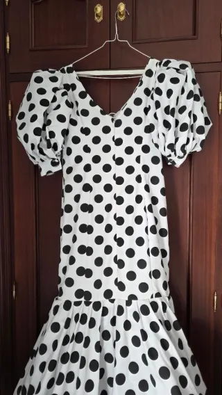 Traje de flamenca blanco y negro