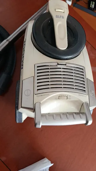 Aspiradora 2000W con accesorios