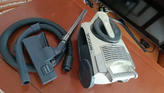 Aspiradora 2000W con accesorios