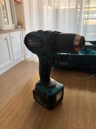 Cargador Makita DC18RA 18V Regalo