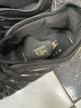 Nike Air VaporMax Plus Negro Dorado