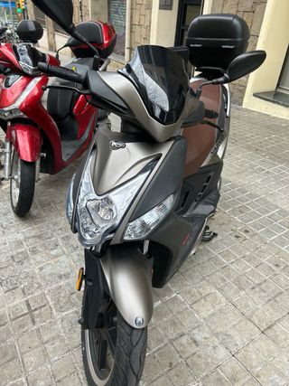 Moto Scooter 125cc Automática Gris/Marrón