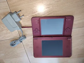 Nintendo DSi XL Rosso
