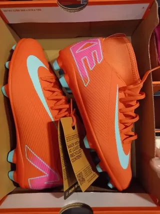 Botas de fútbol Nike Naranja y Blanco