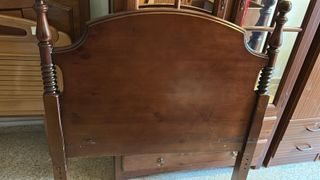 Mesita de noche de madera