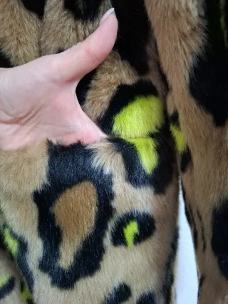 Abrigo estampado animal print