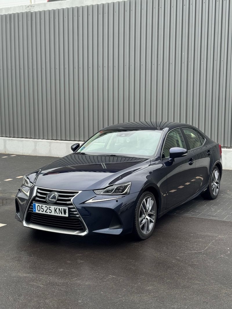 Lexus IS 2018 - foto 1