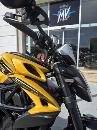 MV Agusta Dragster 800 SCS Negra/Amarilla