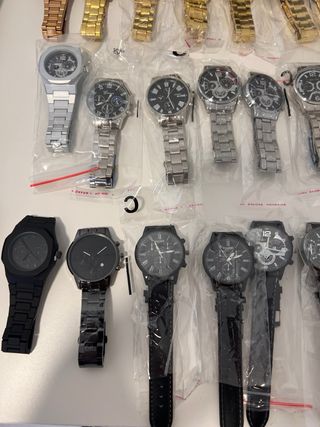 Super lote de relojes varios y accesorios