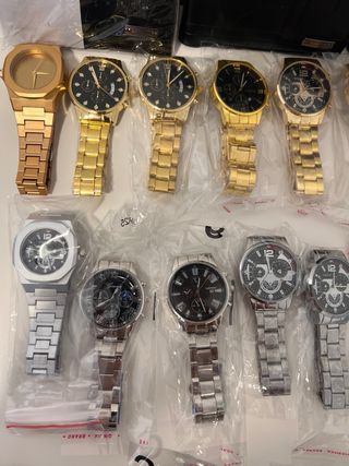 Super lote de relojes varios y accesorios