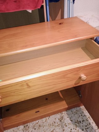 Mueble de madera marrón