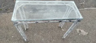 Mesa de cristal y metal blanca