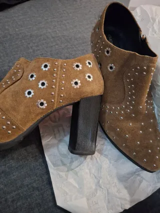 Botines Geox Marrones Tachuelas