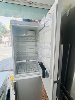 Nevera Electrolux Blanca 1,85m con Garantía