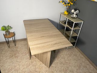 Mesa plegable con alas abatibles