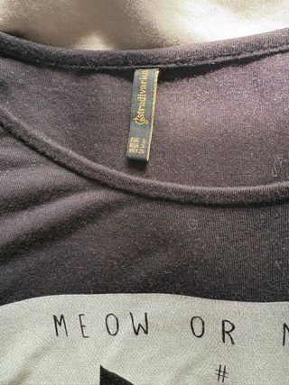 Camiseta Stradivarius gato estampado