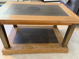Mesa centro madera maciza con estante - 30€