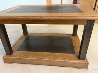 Mesa centro madera maciza con estante - 30€